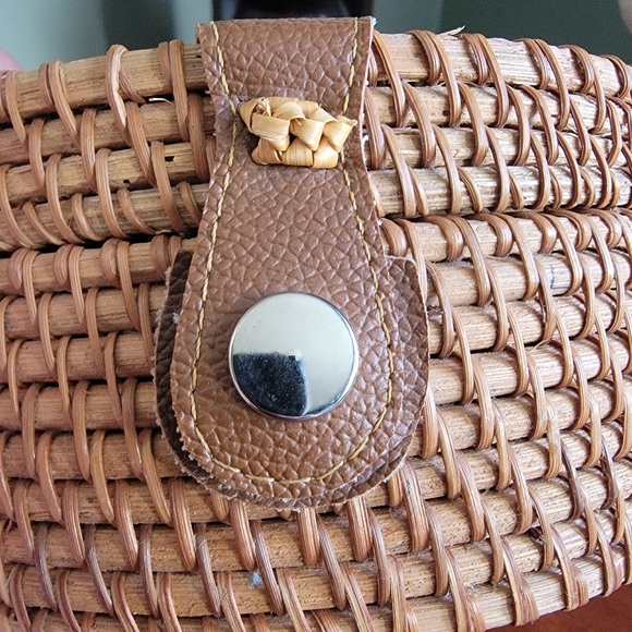 NWOT Rattan Vegan Leather Woven Crossbody Bag Purse - Picture 7 of 11